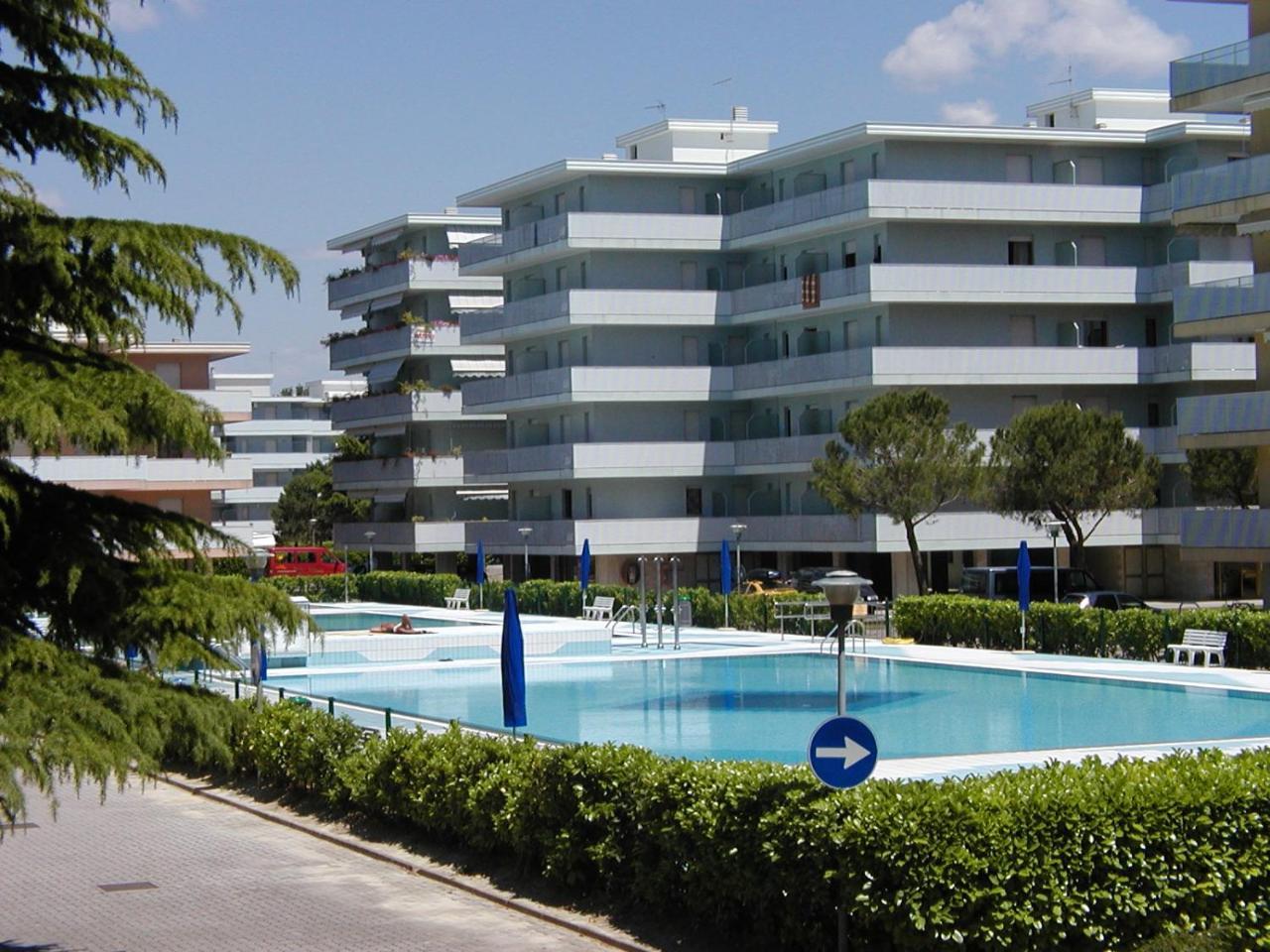 Appartamenti Valbella Con Piscina Bibione Exterior photo